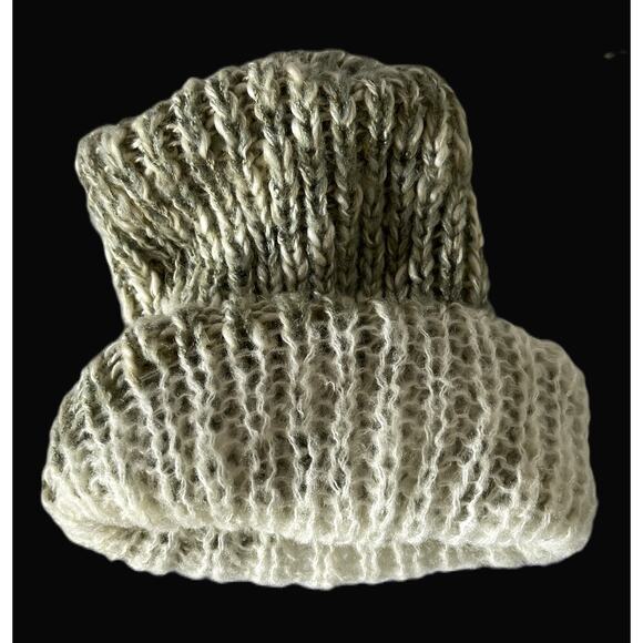 RARE Vintage Liz Claiborne Accessories Winter Hat and Scarf Set - Picture 2 of 6